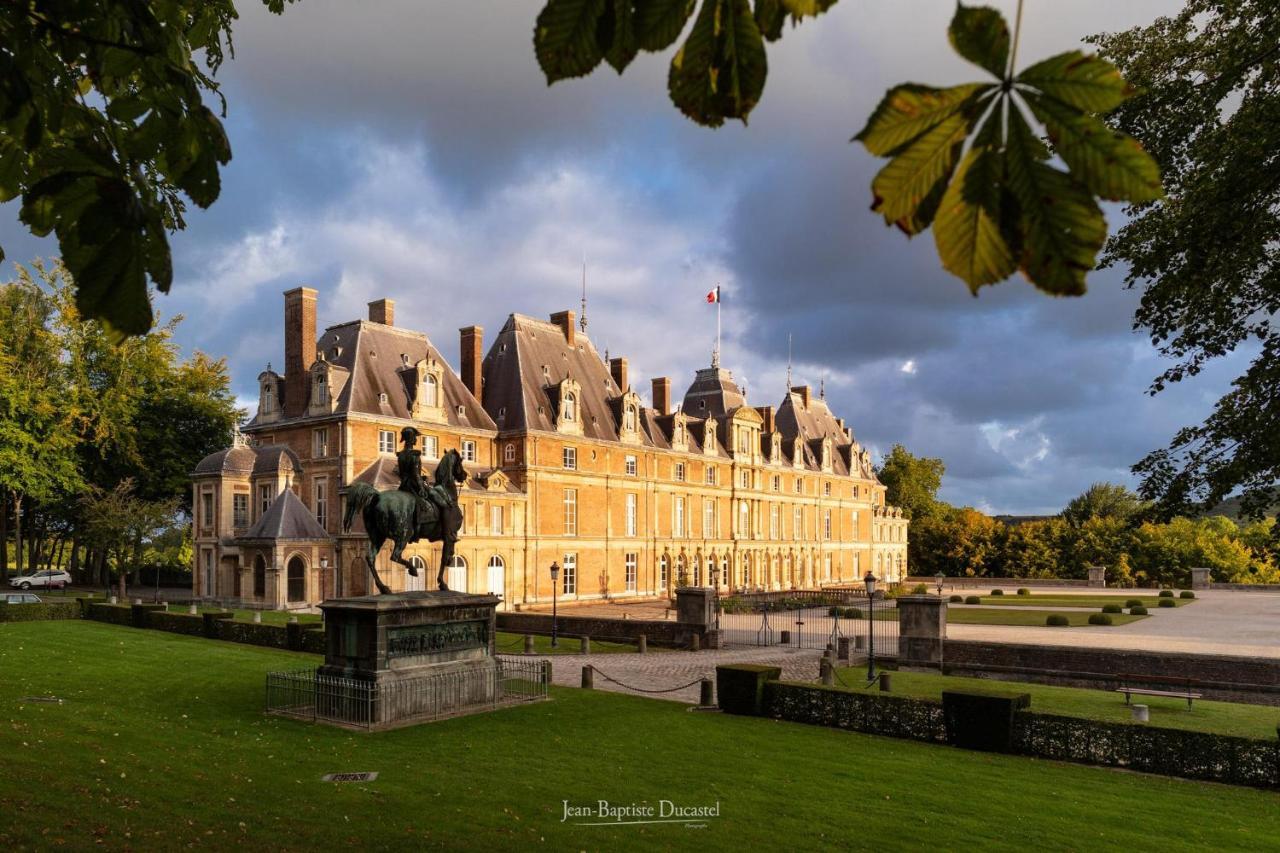 La Verriere. Les Locations Isahora C'Est Aussi Plusieurs Appart' De Standing A 2 Pas Du Chateau D'Eu, Des Falaises Du Treport, De Mers Les Bains Et Aux Portes De La Baie De Somme Eu (Seine-Maritime) Buitenkant foto